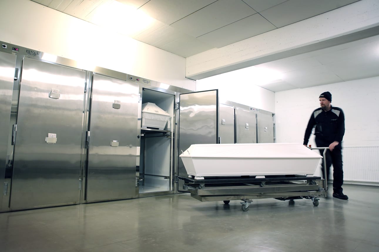 Vainajien säilytystiloista on Oulussa uupeloa. Intiön kappelin kylmiö on jatkuvasti täynnä.