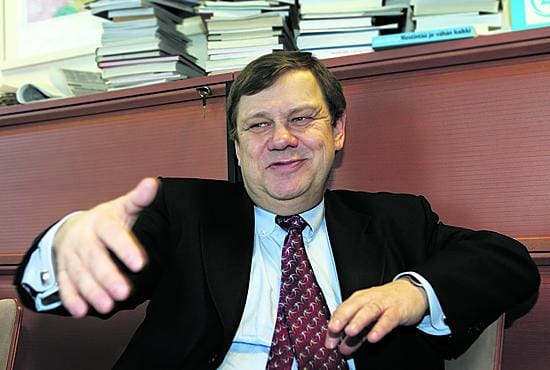 Pakon edessä. EK:n puheenjohtaja Christoffer Taxell toi johtamansa vuoden vanhan keskusliiton torstaina Ouluun. Paikka oli uusi, mutta sanoma entinen: työmarkkinakäytännöt on päivitettävä.