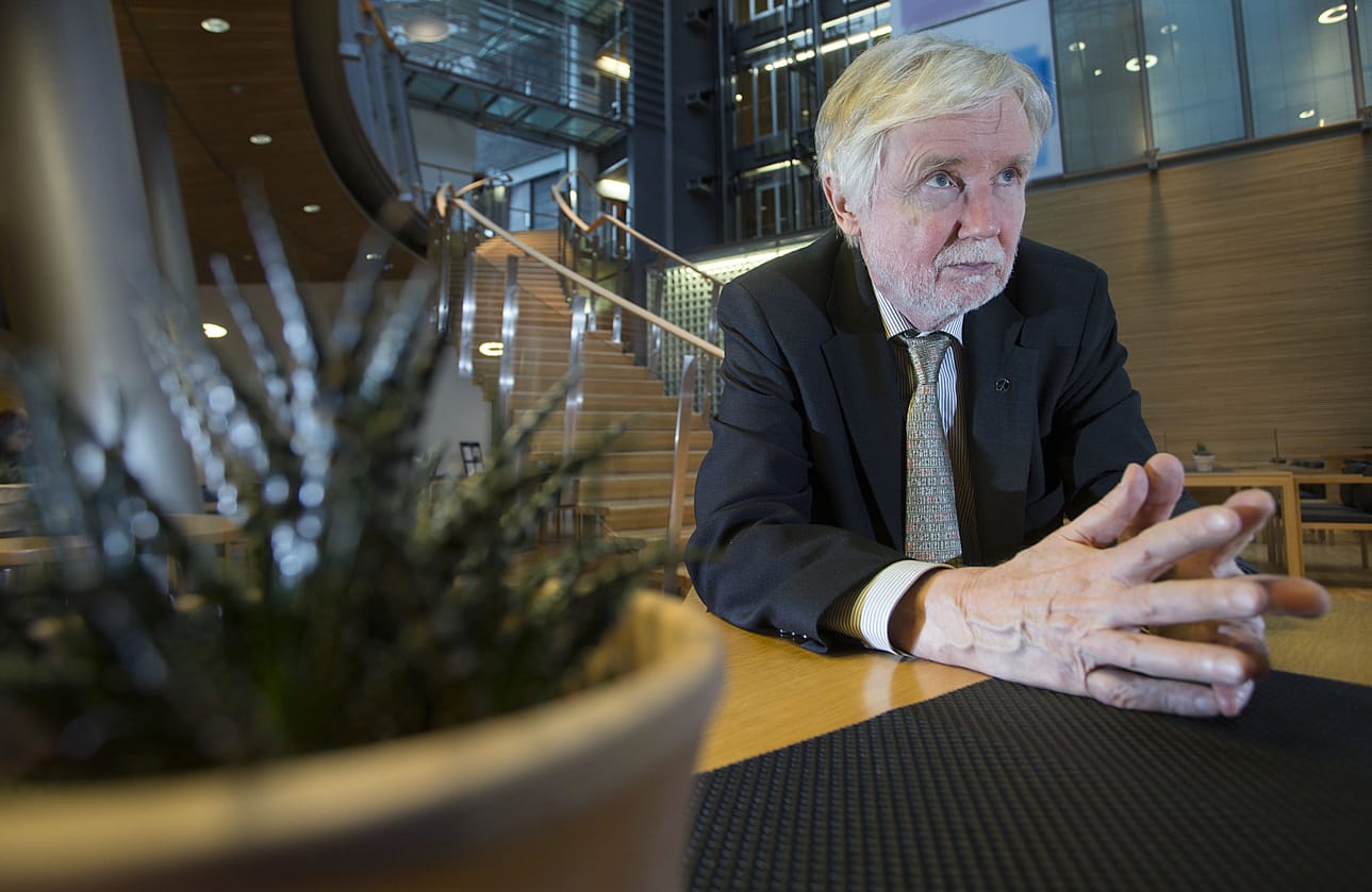 Ulkoministeri Erkki Tuomioja eduskunnassa.