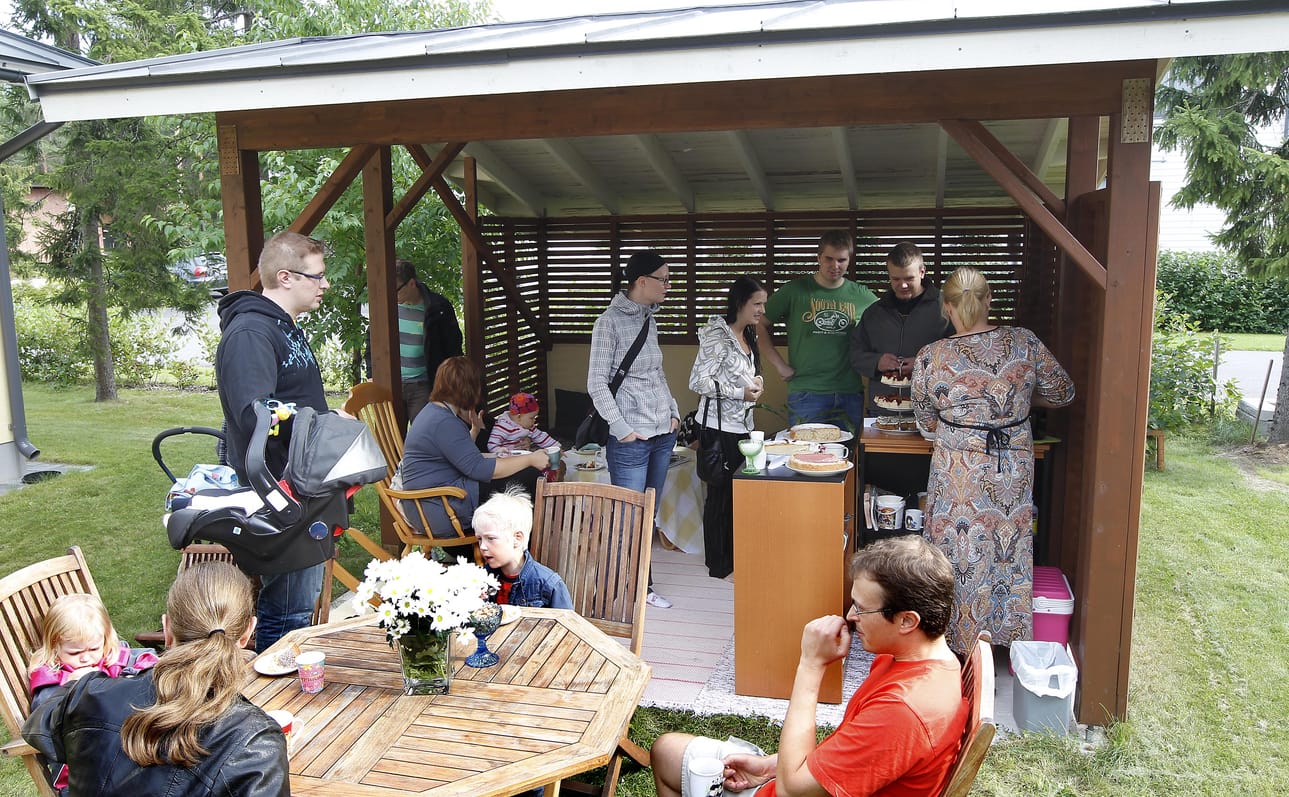 Ravintolapäivänä kuka tahansa voi perustaa kotiinsa kahvilan tai ravintolan. Kuvassa pihakahvila Piipahappa, joka oli avoinna viime elokuussa järjestetyssä ravintolapäivässä Oulussa.