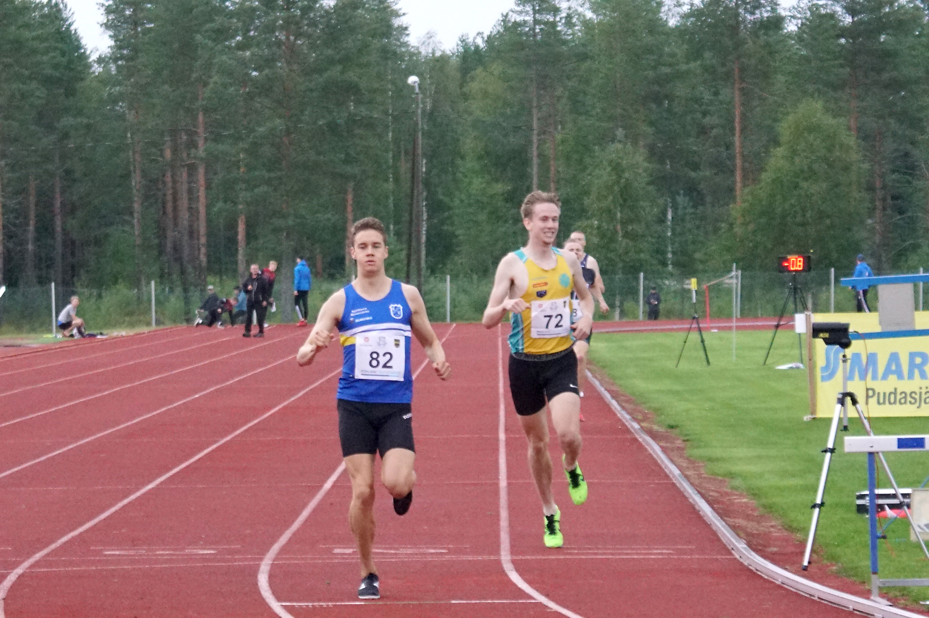 Pudasjärven urheilijoiden Mikko Rahkola vei voiton 800 metrillä. Limingan Niittomiesten Samuli Hussa jäi jälkeen vain muutamalla kymmenyksellä.  