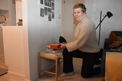 Ammattijärjestäjä laittaa kodin siistiksi – Posiolainen Iida Ahola tuotteisti kotitalouksien tavaroiden sekä kaappien järjestelyn yritystoiminnaksi