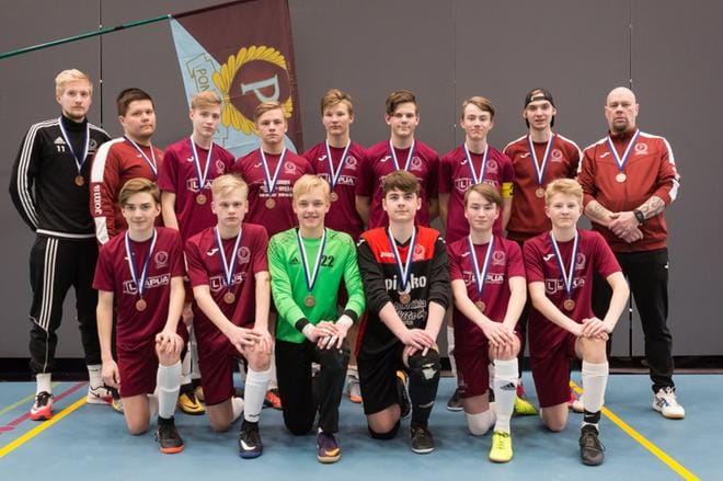Lapuan Ponnistus juhli viikonloppuna poikien futsalin SM-pronssia. KUVA: PASI SUOKKO