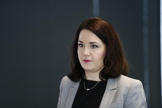 Opetusministeri Sanni Grahn-Laasonen (kok.) pitää julkisuudessa esillä olleita, kouluissa sattuneita häirintätapauksia järkyttävinä. KUVA: Joel Maisalmi