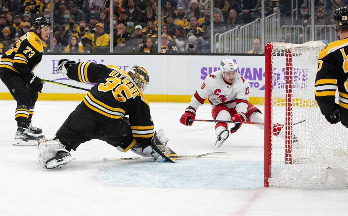 Carolinan Sebastian Aho teki ottelussa Bostonia vastaan kaksi maalia. LEHTIKUVA / Getty Images / AFP