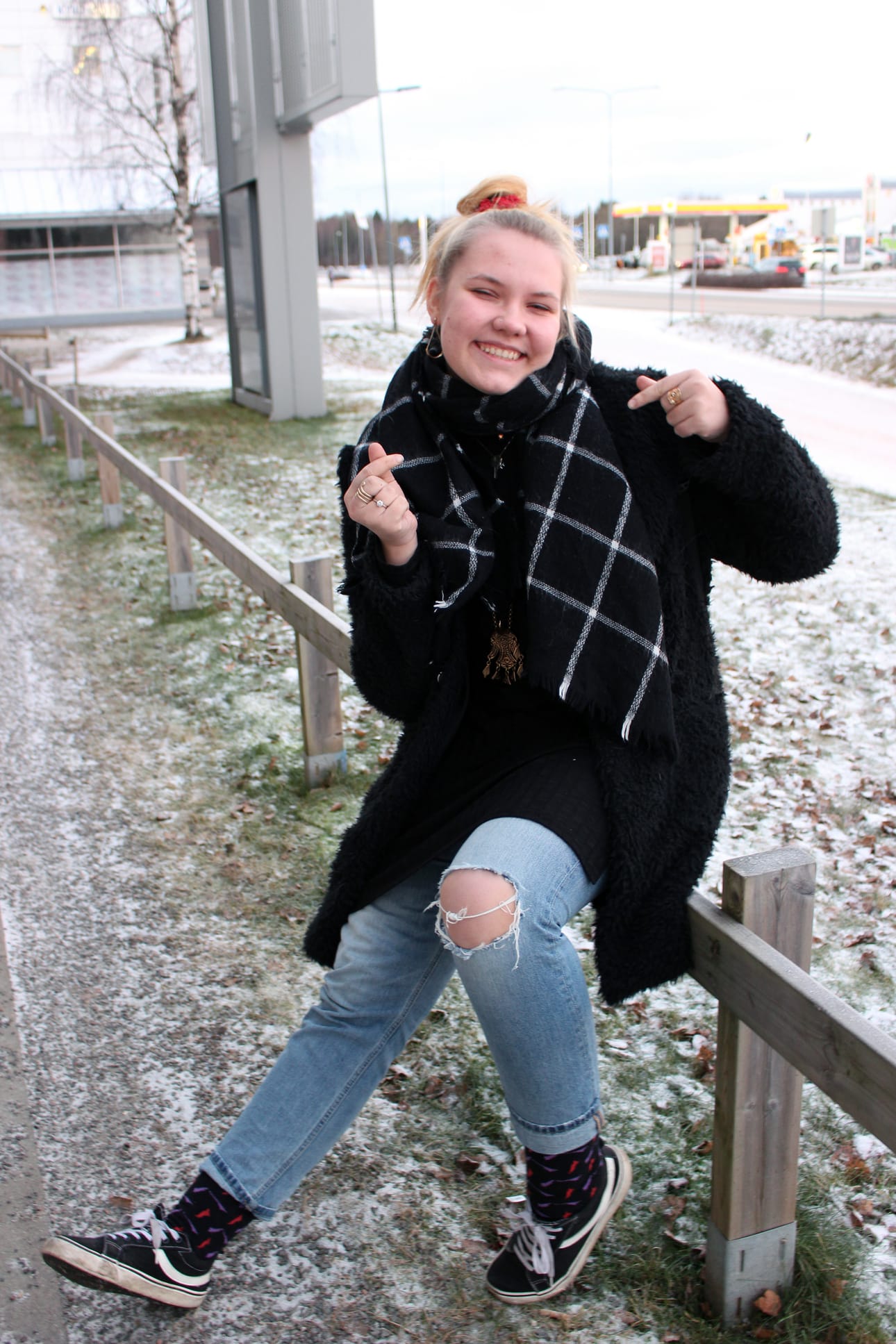 Pinja-Riikka Karvonen on iloinen siitä, että heidän kotonaan viihtyvät kaverit. Ei ole lainkaan harvinaista, että yökylässä on kerralla heti kerralla isompi porukka.