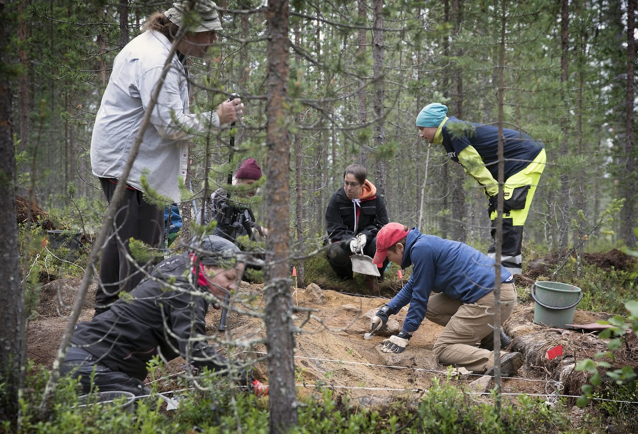 Saksalaisten vankileirin kaivaukset Inarissa.