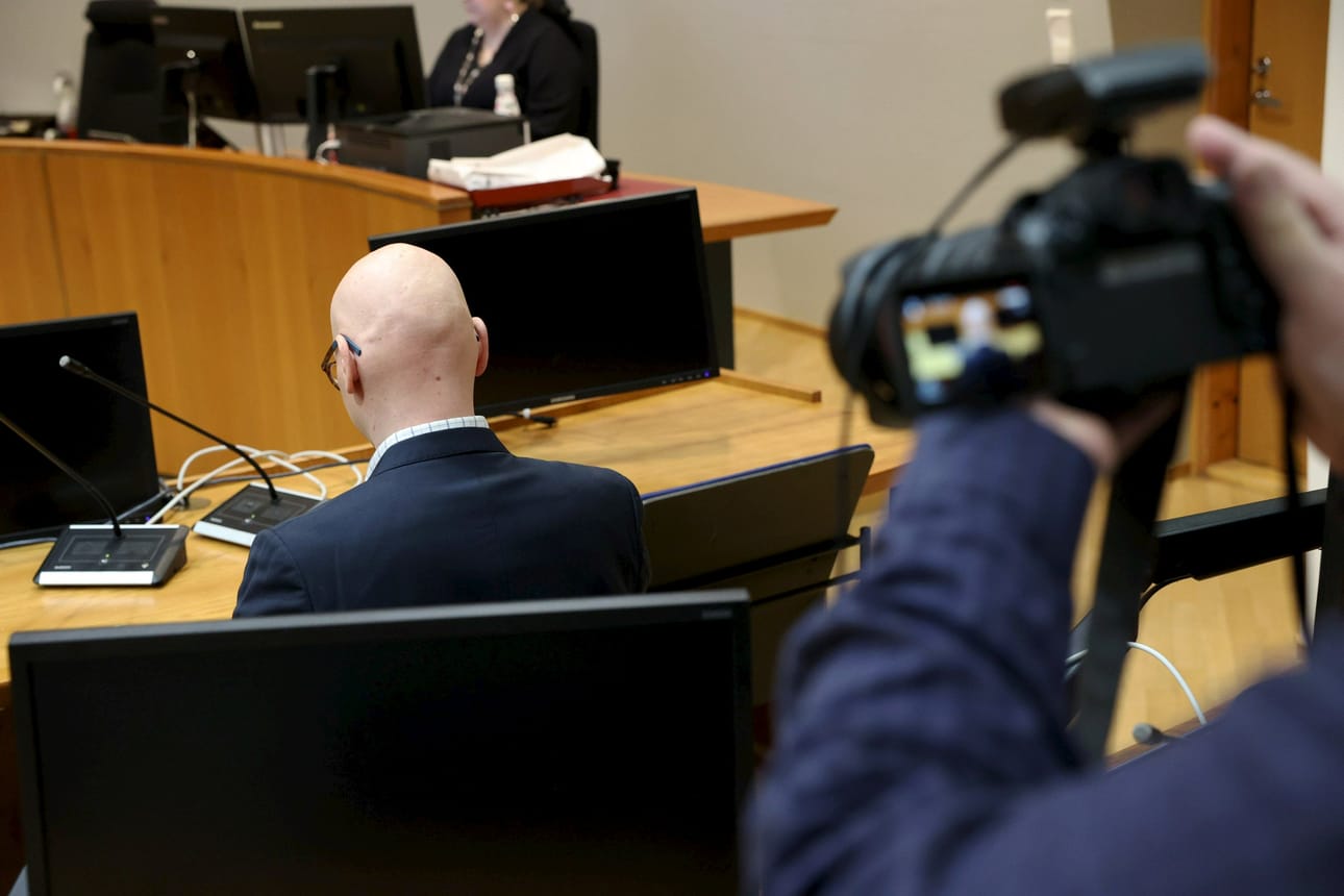 Syytetty Pirkanmaan käräjäoikeudessa Tampereella 10. kesäkuuta 2025. LEHTIKUVA / Timo Marttila