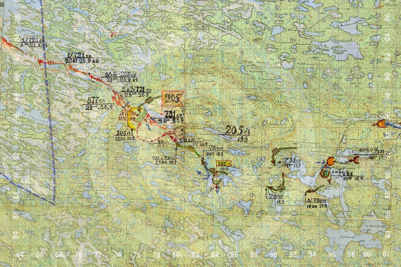 Ote venäläisestä sotakartasta 20.9.1944, josta selviää venäläisjoukkojen eteneminen Kuusamoa kohti kalenteripäivien tarkkuudella.