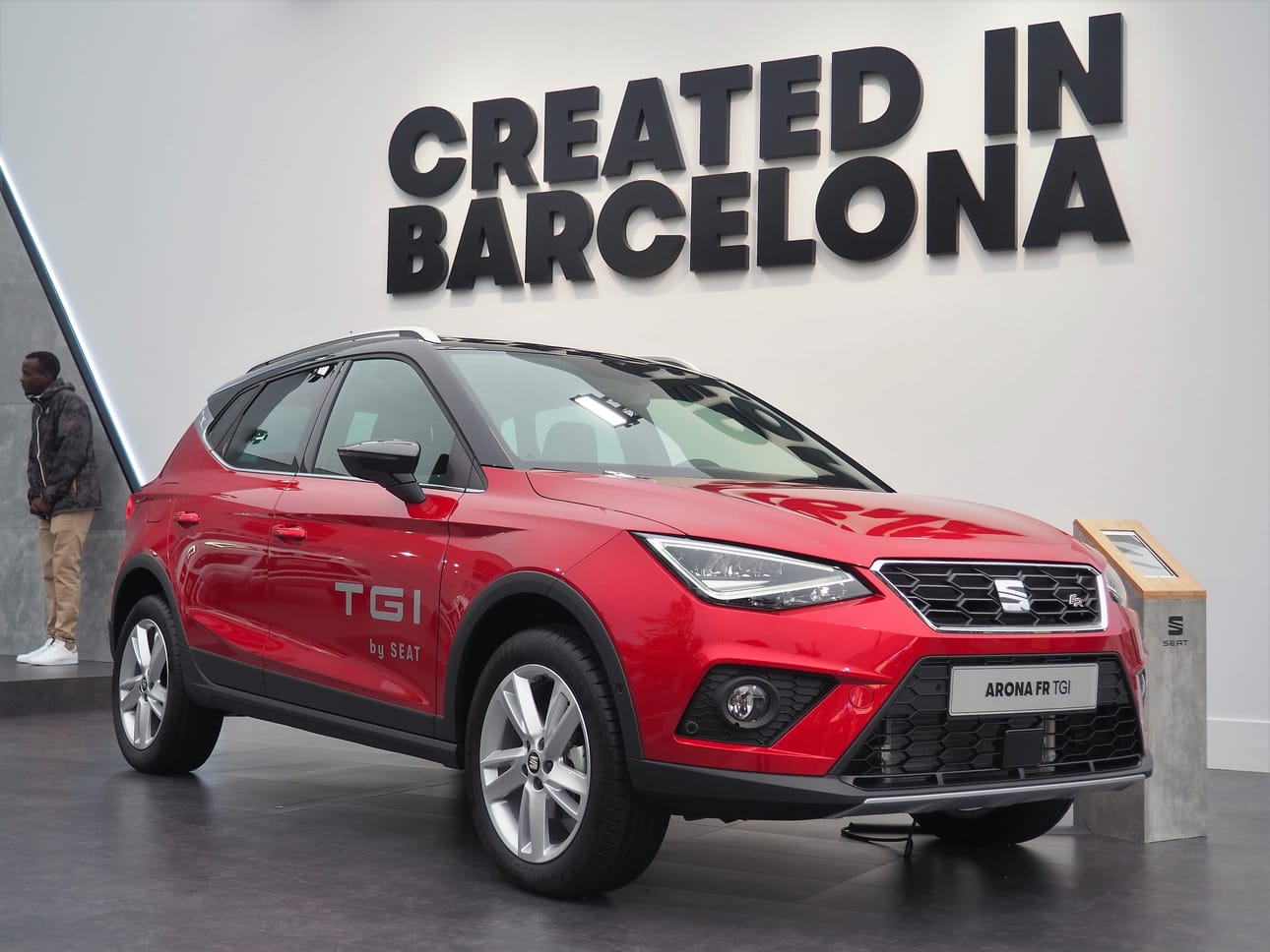 Kaasukin kelpaa yhä, Seat Arona TGI todistaa. Maa- tai biokaasulla voi ajaa 400 kilometriä, varalla oleva bensiini riittää 160 kilometriin.