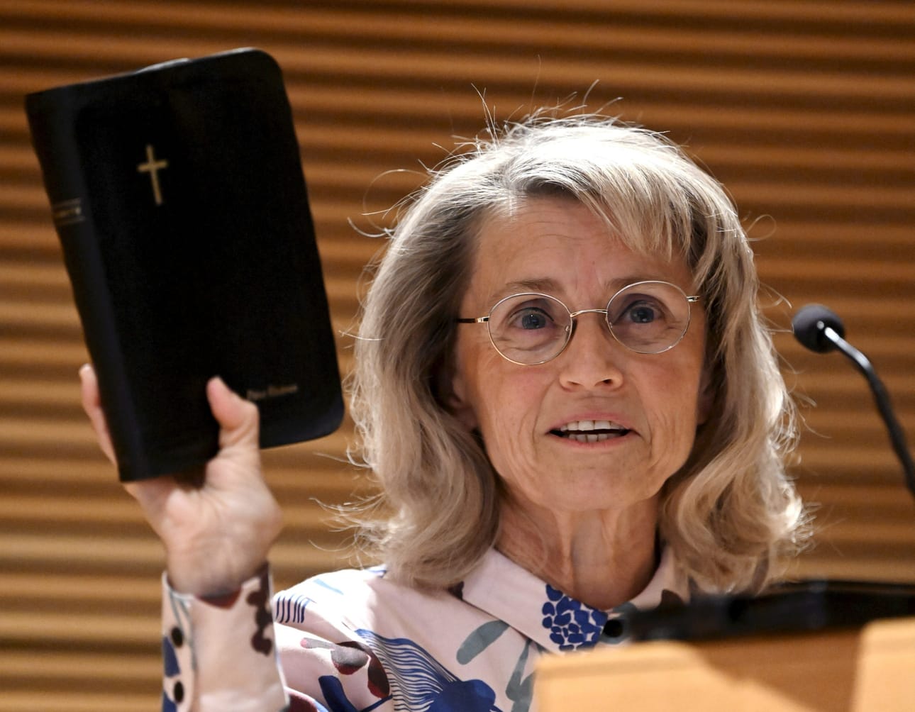 Keskustelua sananvapauden rajoista. Kansanedustaja Päivi Räsänen (kd.) vetosi Raamattuun, kun hän arvosteli homoja.