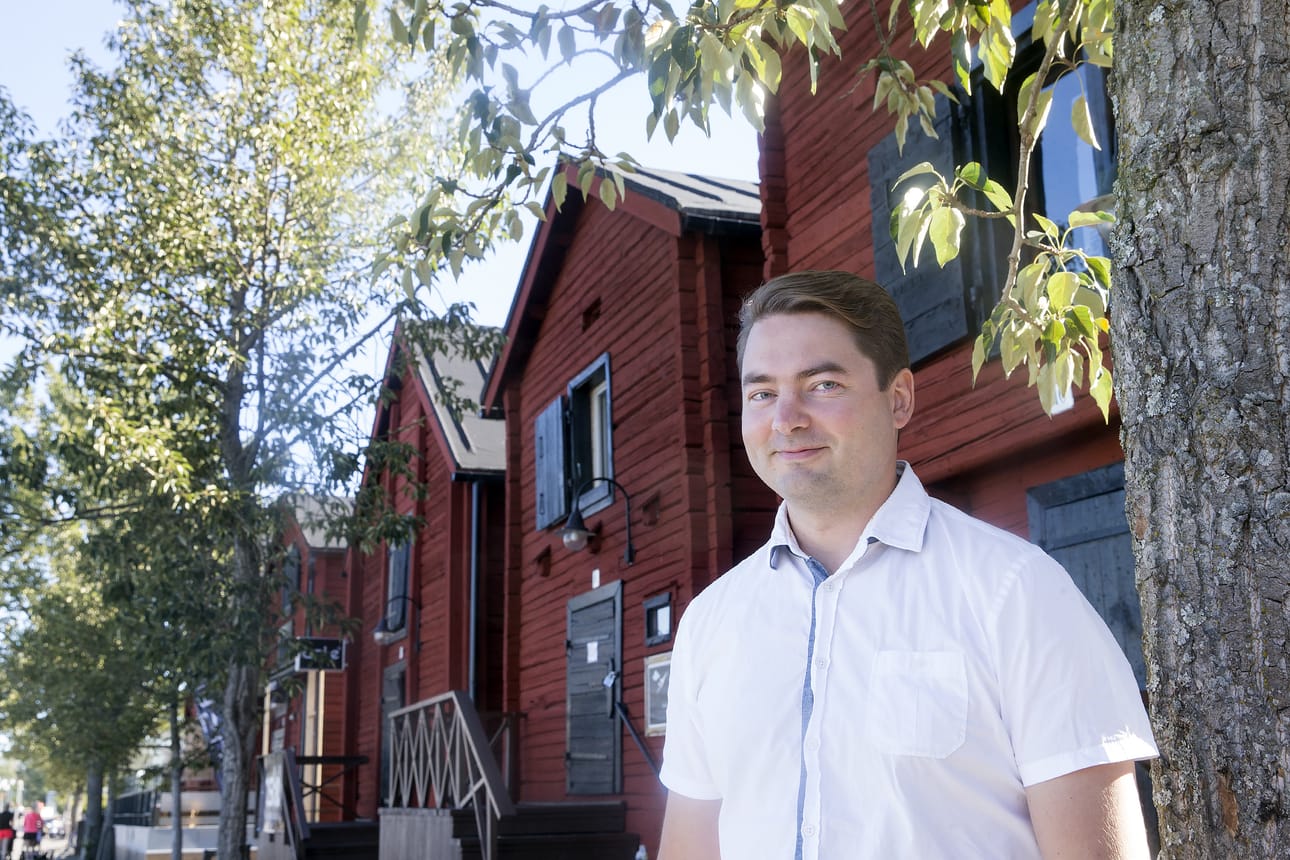 Kaksi kautta eduskunnassa ollut ouluainen Ville Vähämäki on ehdolla myös tämän kevään vaaleissa.