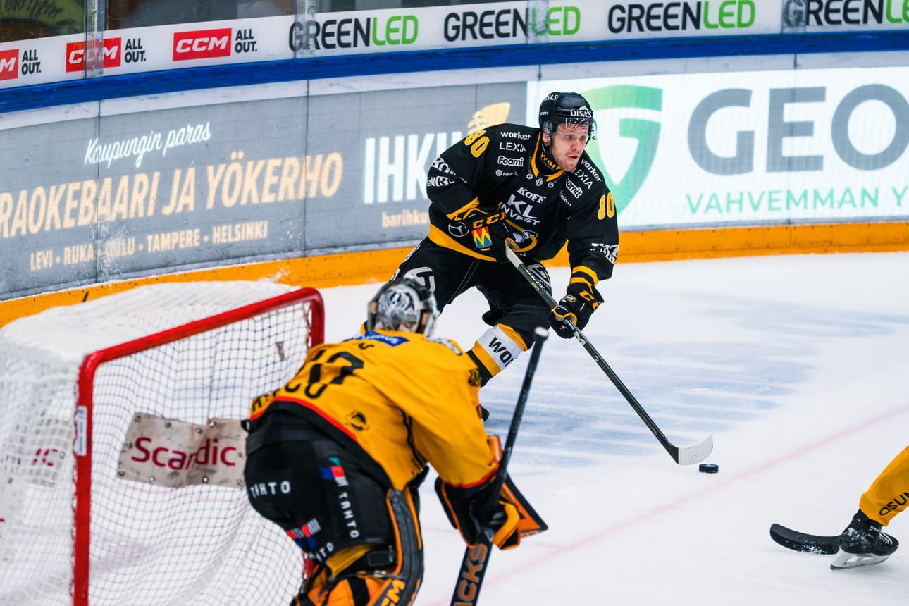 Maxim Korpimäen johtama Kärppien nelosketju iski perjantaina isännille kaksi osumaa.