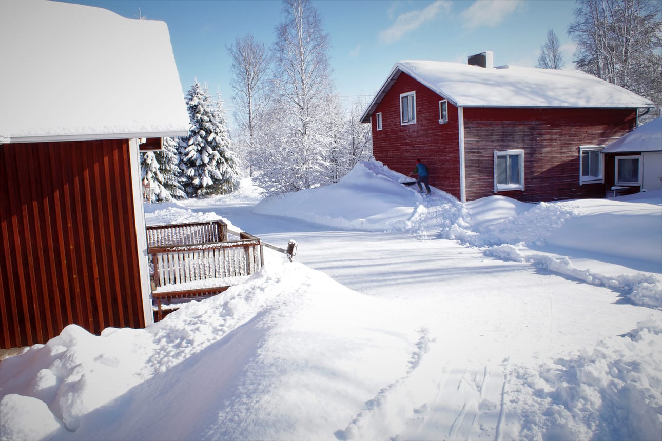 Lumitöitä riitti maaliskuullekin. Pitäjän pohjoiskulmilla lunta tuli enimmillään liki 20 senttimetriä yhdessä yössä.