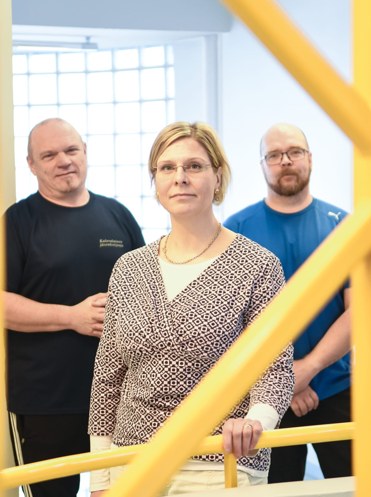 Sanna Iso-Möttösen (edessä), Rauno Säkkisen (takana vas.) ja Petri Kämäräisen löytää Kuusamon keskustan Kauppakulmasta.