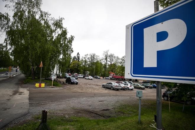 Niemelänkulman ensimmäistä kerrostaloa ryhdytään kesän jälkeen rakentamaan Kaluste Niemelän talon viereiselle tontille. KUVA: PAULA KASKIMAA