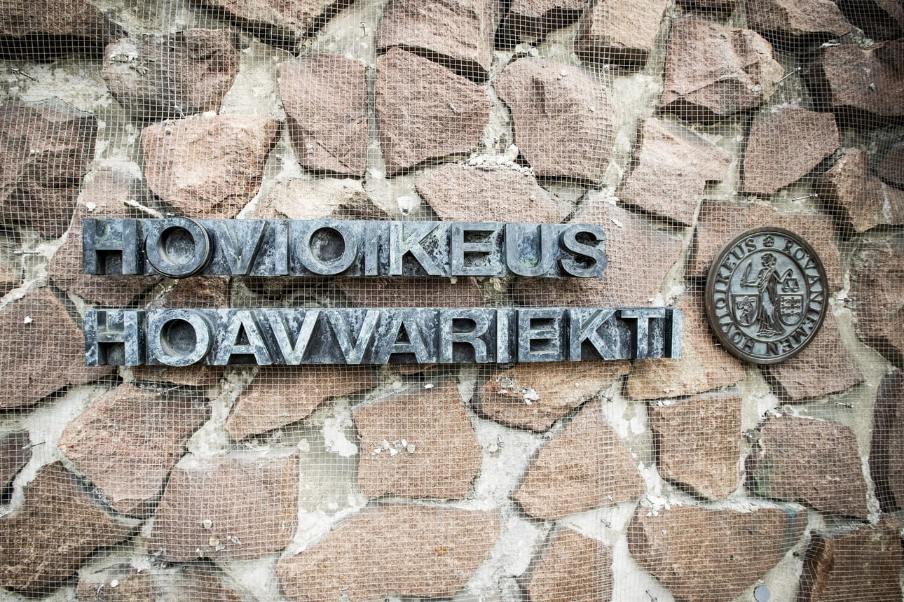 Hovioikeus katsoi, että esitetyt syytteet virka-aseman väärinkäyttämisestä, virkavelvollisuuden rikkomisesta ja tuottamuksellisesta virkavelvollisuuden rikkomisesta oli hylättävä kokonaisuudessaan.