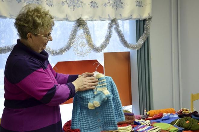 Kaija Nyrhinen teki myytiin pienelle lapselle sopivan juhlanutun. KUVA: HANNELE YLI-VIITALA