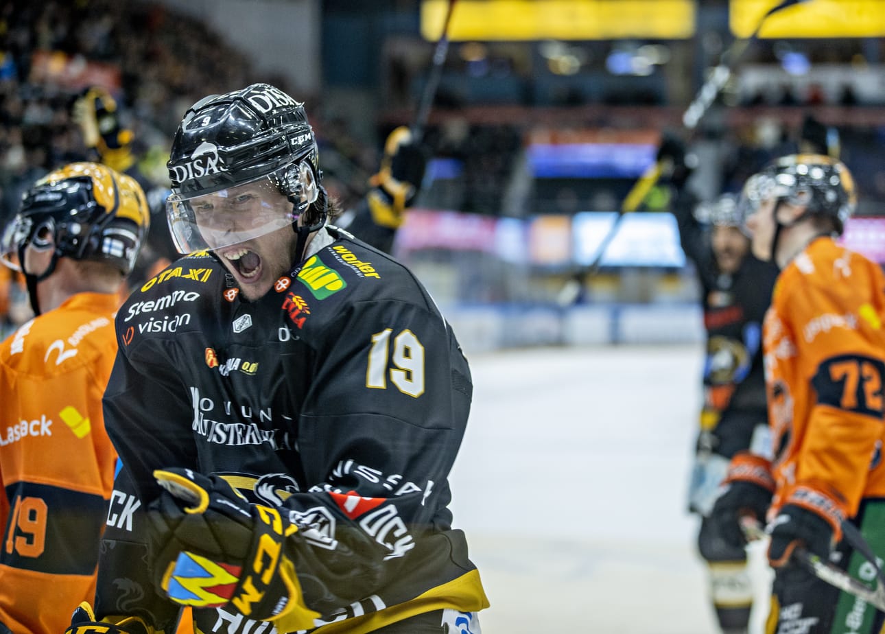 Antti Kalapudas lopetti 12 ottelun pisteettömän putken tuulettamalla avauserässä Kärppien 1-0 -maalia.