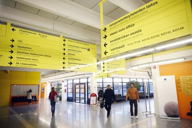 Avoimessa yliopistossa opiskelee nykyään paljon ihmisiä, mutta sitä väylää pitkin menee yliopistoon tutkinto-opiskelijoiksi sisään hyvin pieni määrä. Kuva on Oulun yliopistosta. KUVA: Maiju Torvinen/ Arkisto