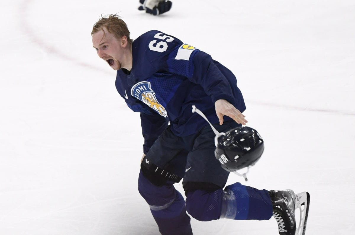 Suomi kukisti Tampereella sunnuntaina pelatun loppuottelun jatkoerässä Kanadan maalein 4–3. Voittomaalin teki Sakari Manninen. LEHTIKUVA / Jussi Nukari