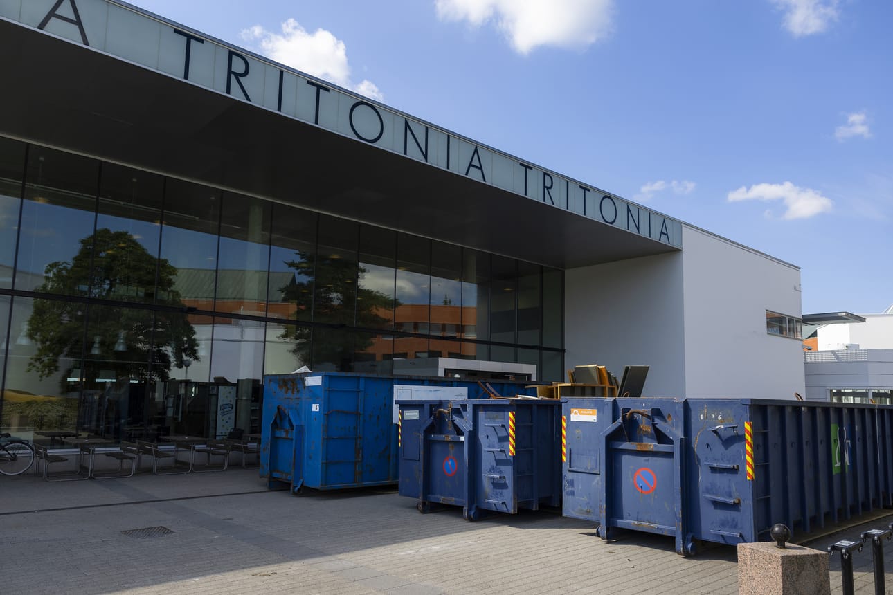 Tritonia-kirjastolla puretaan irtaimistoa kovaa vauhtia.