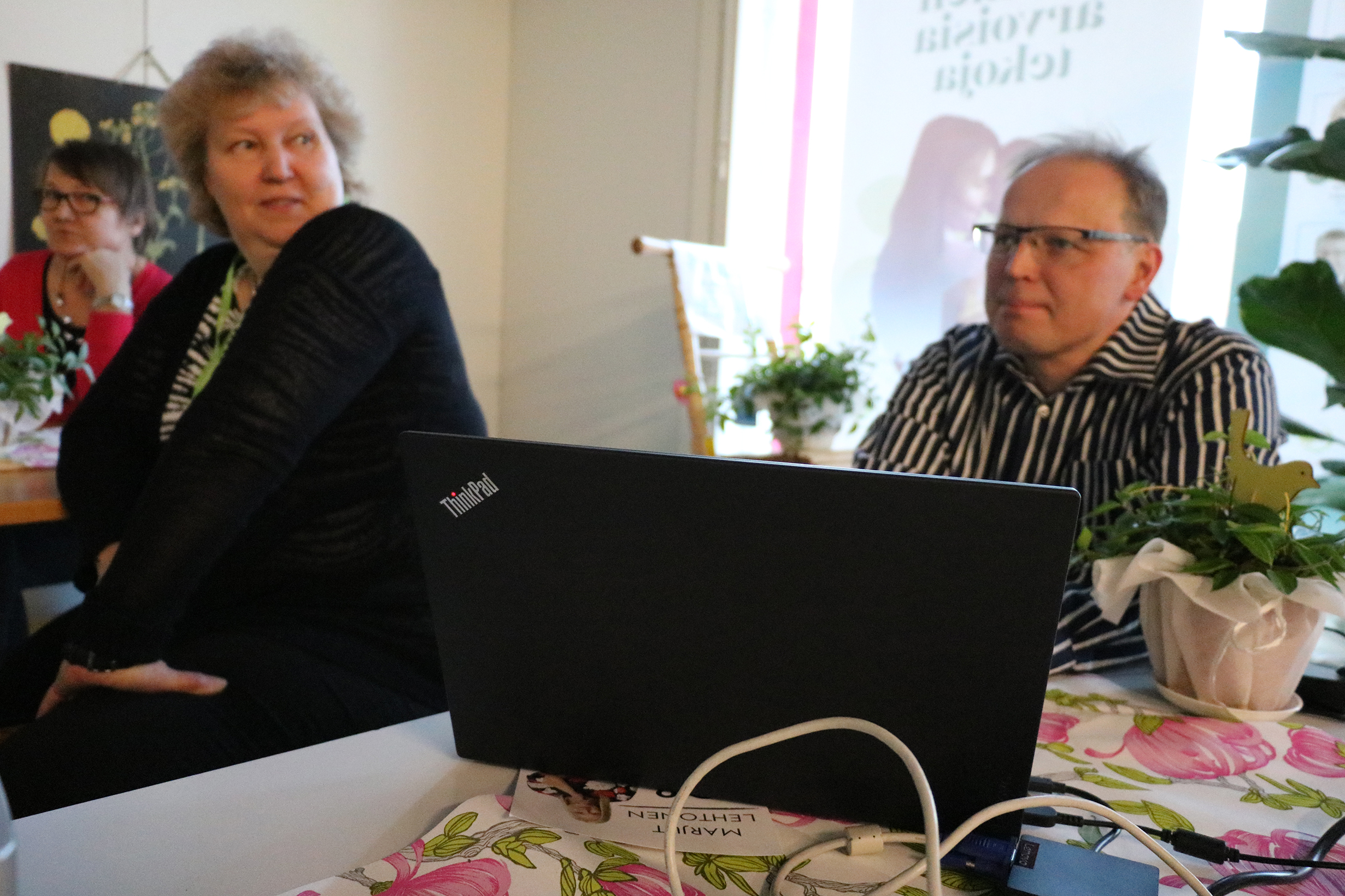 Vanhemmat, Maarit ja Erkki Lehtonen, mukana vaalituvalla.
