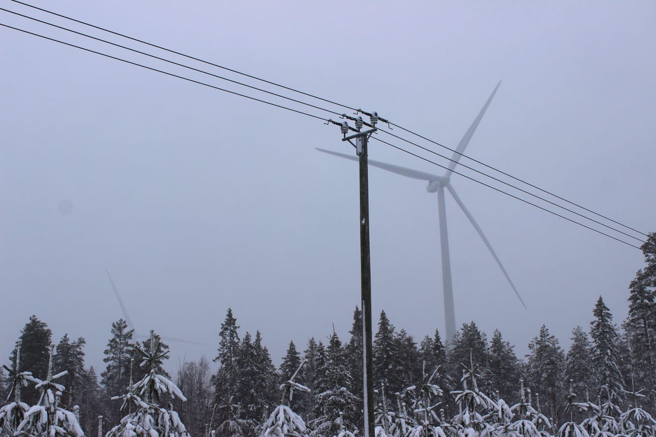 Tuulivoimaa Isojoen Kärjenkoskella. Arkistokuva.
