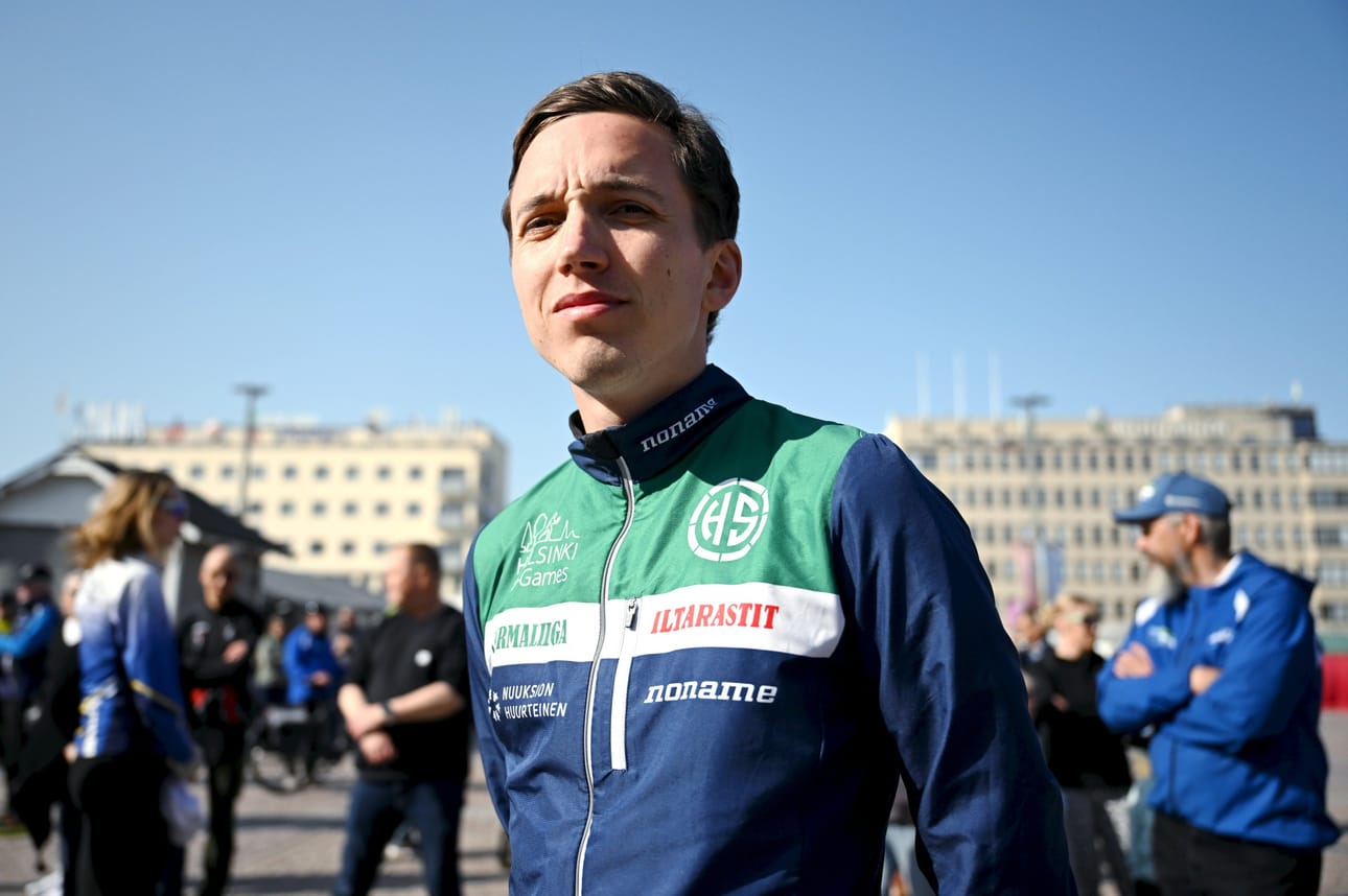 Helsingin Suunnistajien Arttu Syrjäläinen kertoo maaston olevan hänelle mieluisa, sillä Jukola järjestetään tänä vuonna hänen kotiseudullaan Mikkelissä. LEHTIKUVA / Roni Rekomaa