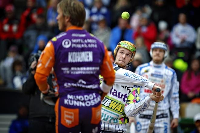 Vedon Perttu Ruuska juhli tänä syksynä pesäpallon SM-kultaa. Kuva: Tomi Kosonen