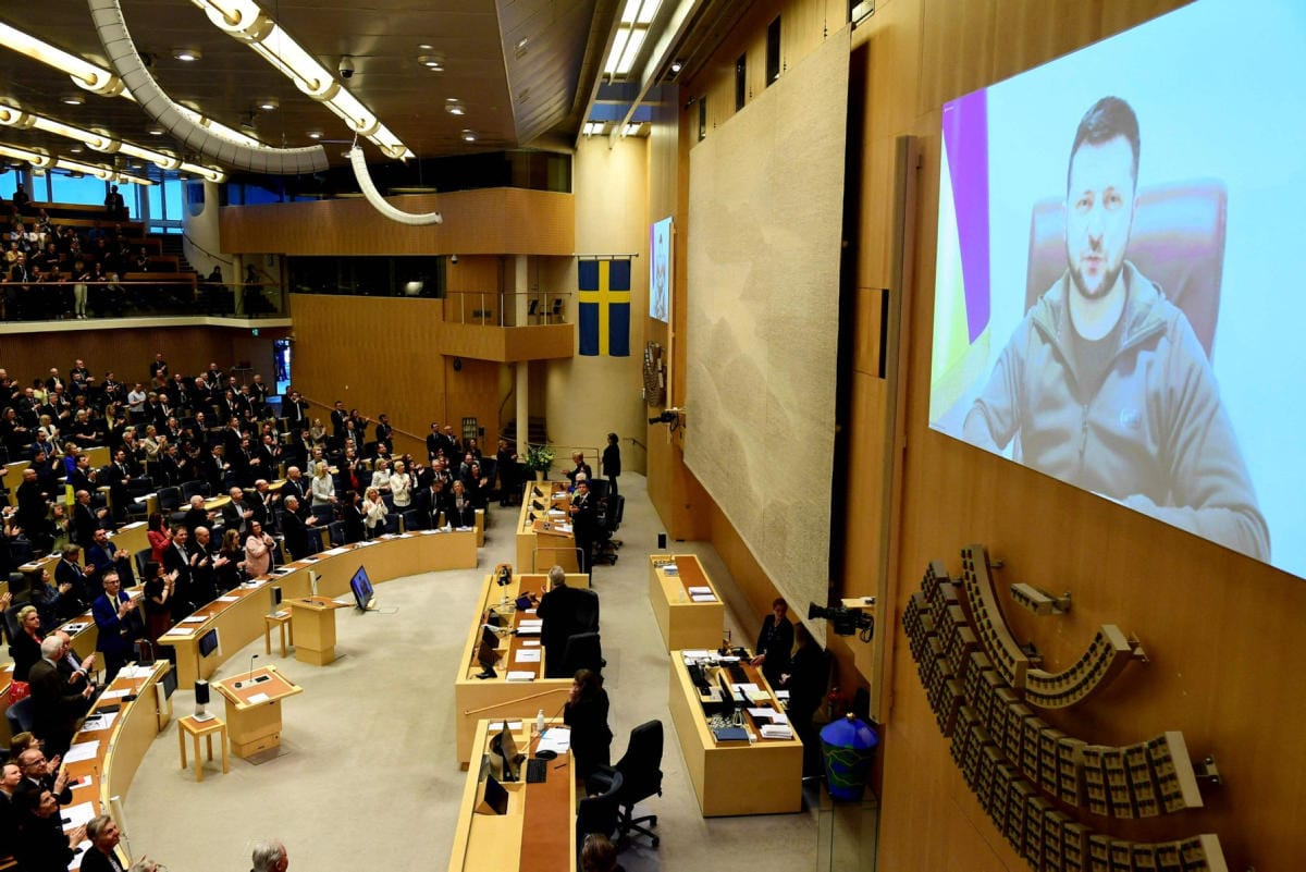 Zelenskyi nosti puheessaan etenkin Gotlannin saaren ja painotti puheessaan, että Ukraina taistelee nyt koko Euroopan puolesta. LEHTIKUVA/AFP