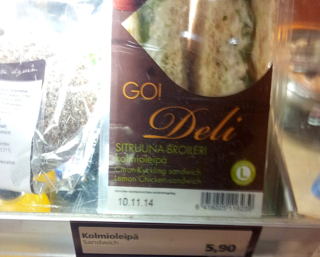 Ravintolavaunussa myytiin vanhentuneita leipiä.