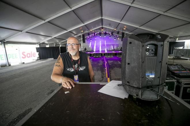 Mika Pihlainen odottaa kävijöitä tulevan runsaasti Vanhan Paukun festivaaliin. Hän arvelee, että ihmiset ovat innoissaan tapahtumasta vuoden tauon jälkeen. Kuvat: Jaakko Elenius