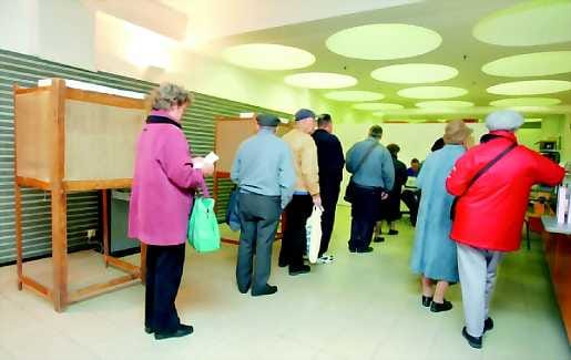 Lauantaina äänestäjiä ei riittänyt jonoksi asti ennakkoäänestyspaikoilla.