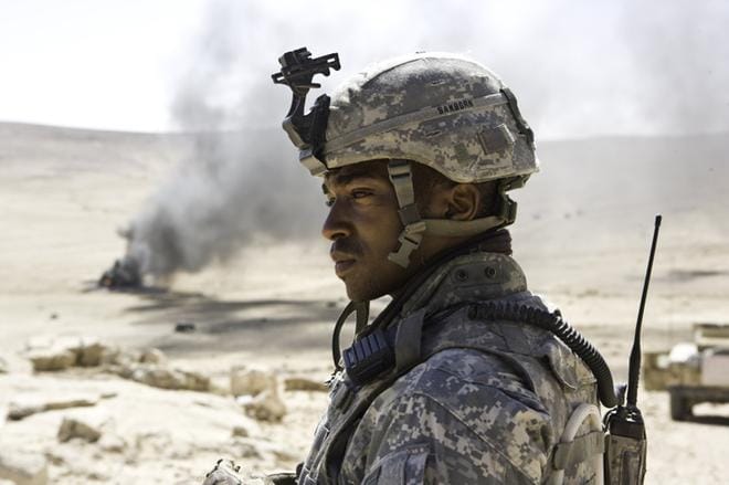Jeremy Renner näyttelee pomminpurkuryhmän kersanttia elokuvassa The Hurt Locker. KUVA: Yle Kuvapalvelu
