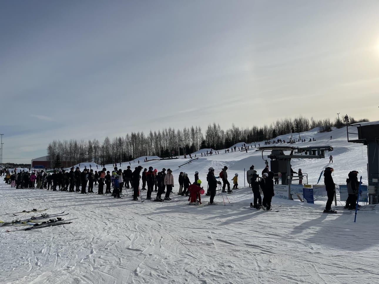 Ruskotunturin rinteitä avataan tällä viikolla. Arkistokuva tunturista tämän vuoden maaliskuulta.