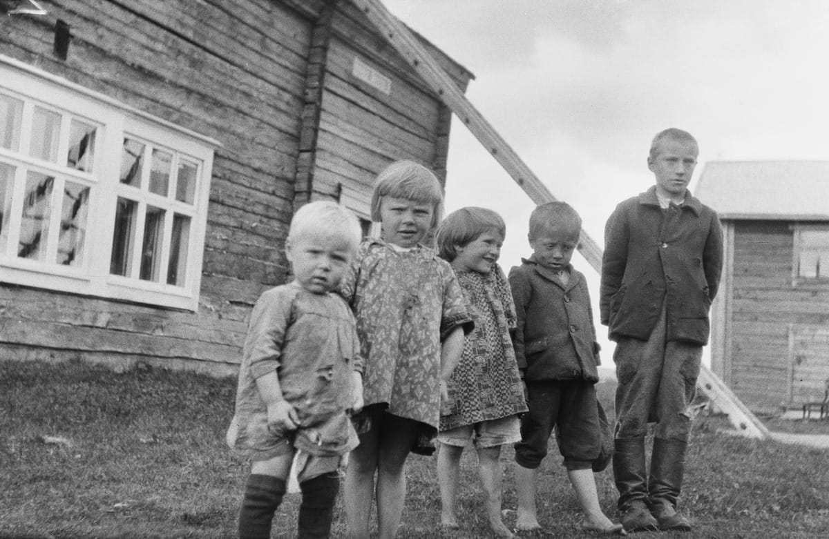 Savolaiset suvut ottivat vankan jalansijan Etelä- ja Keski-Pohjanmaalta. Kuvassa perholaisia lapsia.