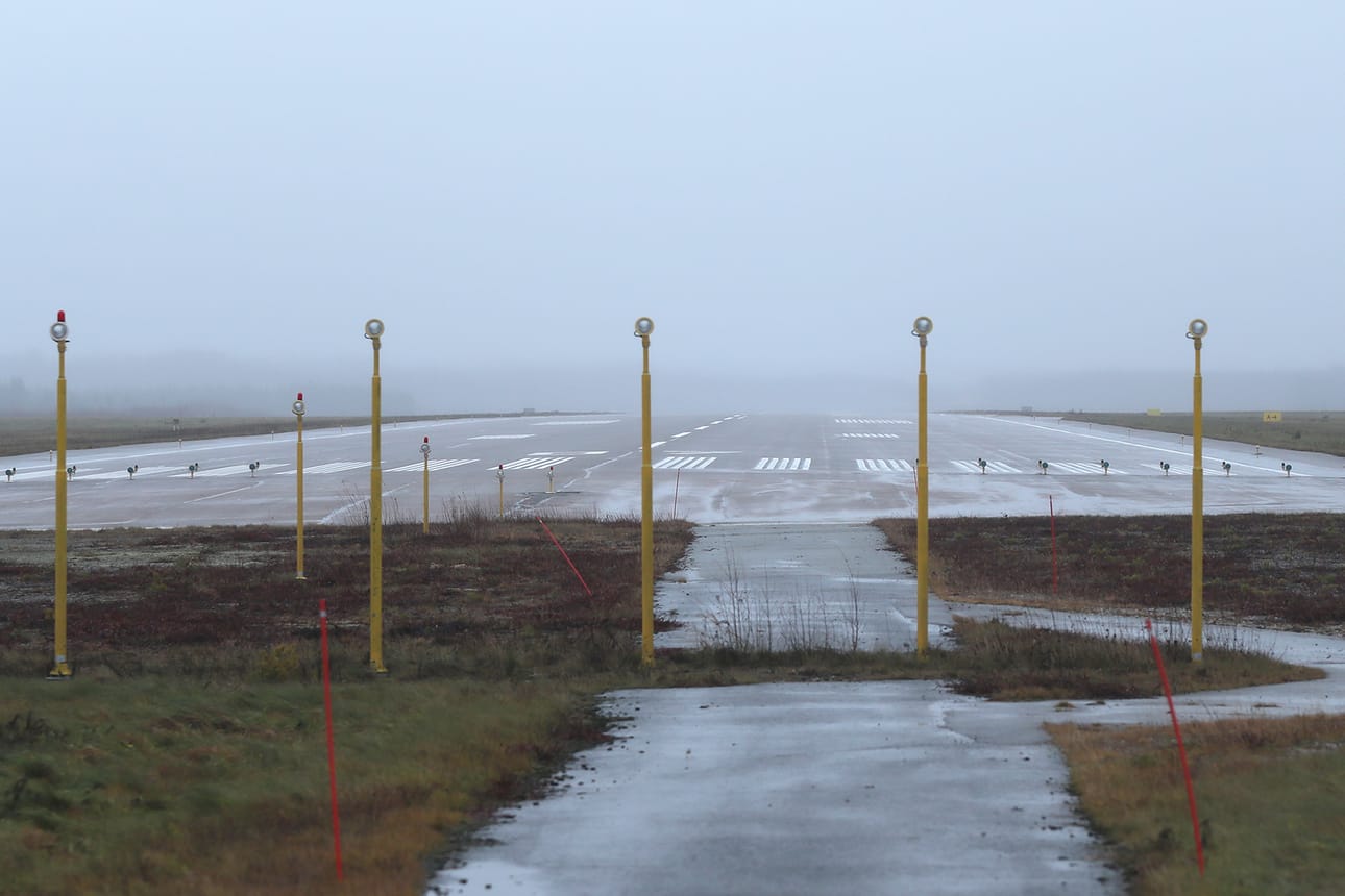 Mitä tapahtuu viiden maakuntakentän lennoille taas ensi vuonna, on vielä epäselvää ja vasta muotoutumassa. Nyt kilpailutetaan valtion tukemia lentoja huhtikuusta vuoden loppuun. Kuva on Kajaanin kentältä.