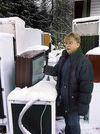 Väärässä paikassa. Kierrätyskeskuksen takapihalle Kuusamossa on elokuun jälkeen koottu iso kasa paikalle luvatta tuotuja käytöstä poistettuja kodinkoneita.