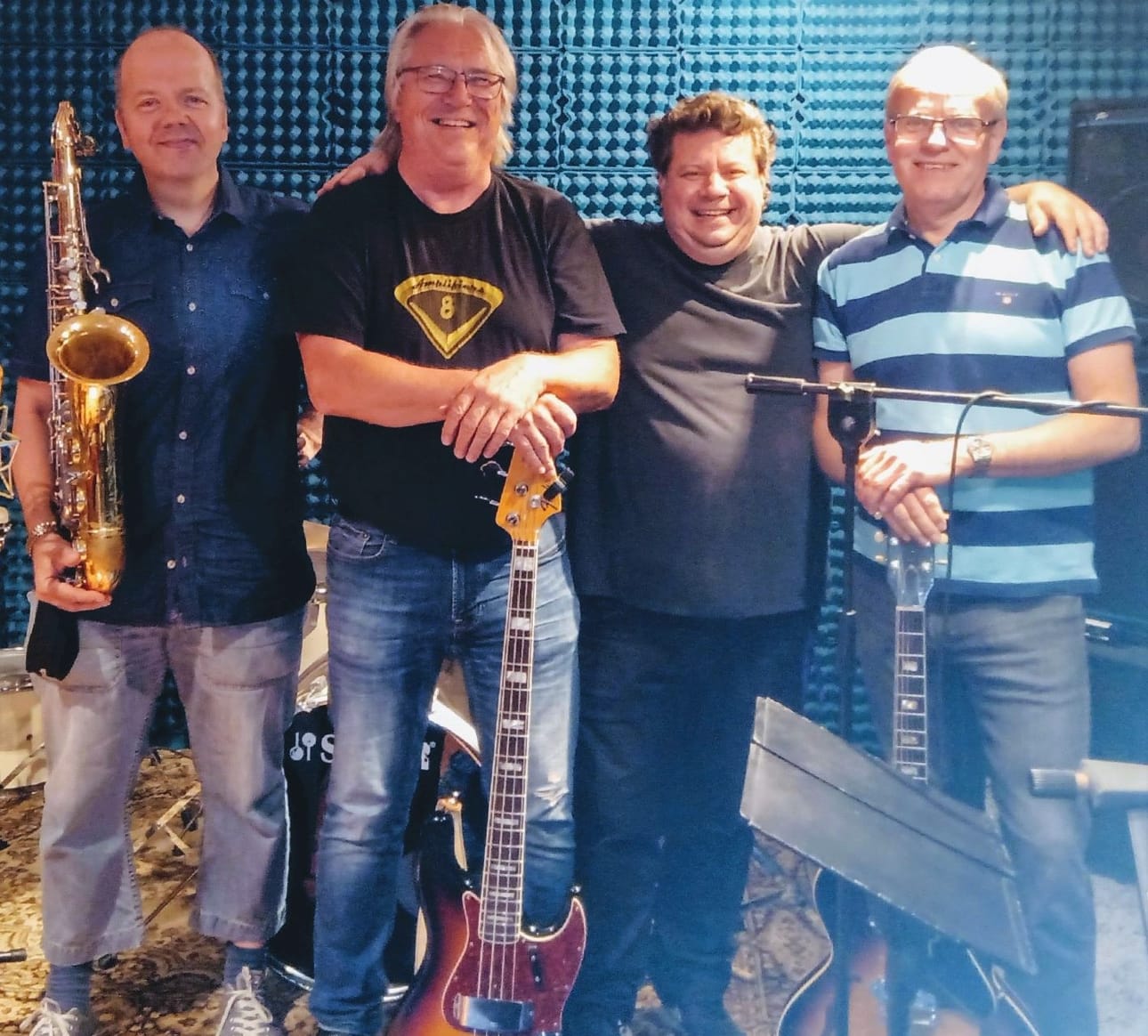 Jockefeller Jazz Quartetissa soittavat Roger Holmlund, koskettimet ja saksofoni, Jouko Pesu, basso, Joona Ekroos, rummut ja Jari Ojalainen, kitara.