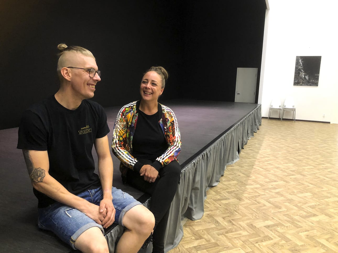 Samassa remontissa on uudistettu Teatteri Hysteriaa, missä näyttämö on käännetty pituussuuntaan. Uusi lava on nyt kaksin verroin suurempi. Rami Haavisto ja Juulia Soidinaho suunnittelevat tulevaa teatterimenua hymyssä suin.