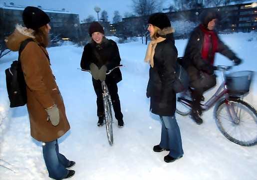 Nuorten viestintätaidoissa on puutteita. Tytöt viestivät paremmin kuin pojat.