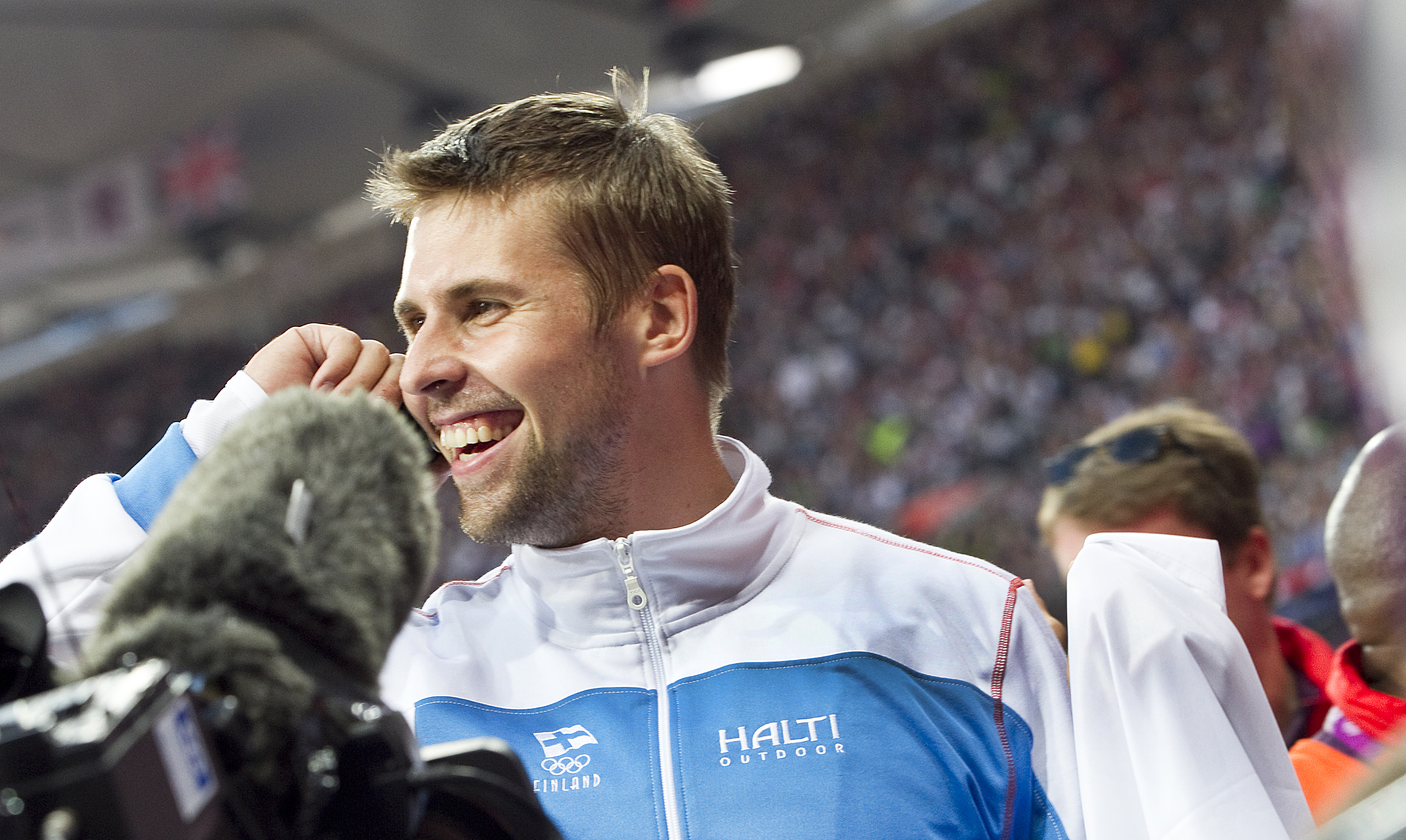 Antti Ruuskanen otti ilon irti pronssimitalista.