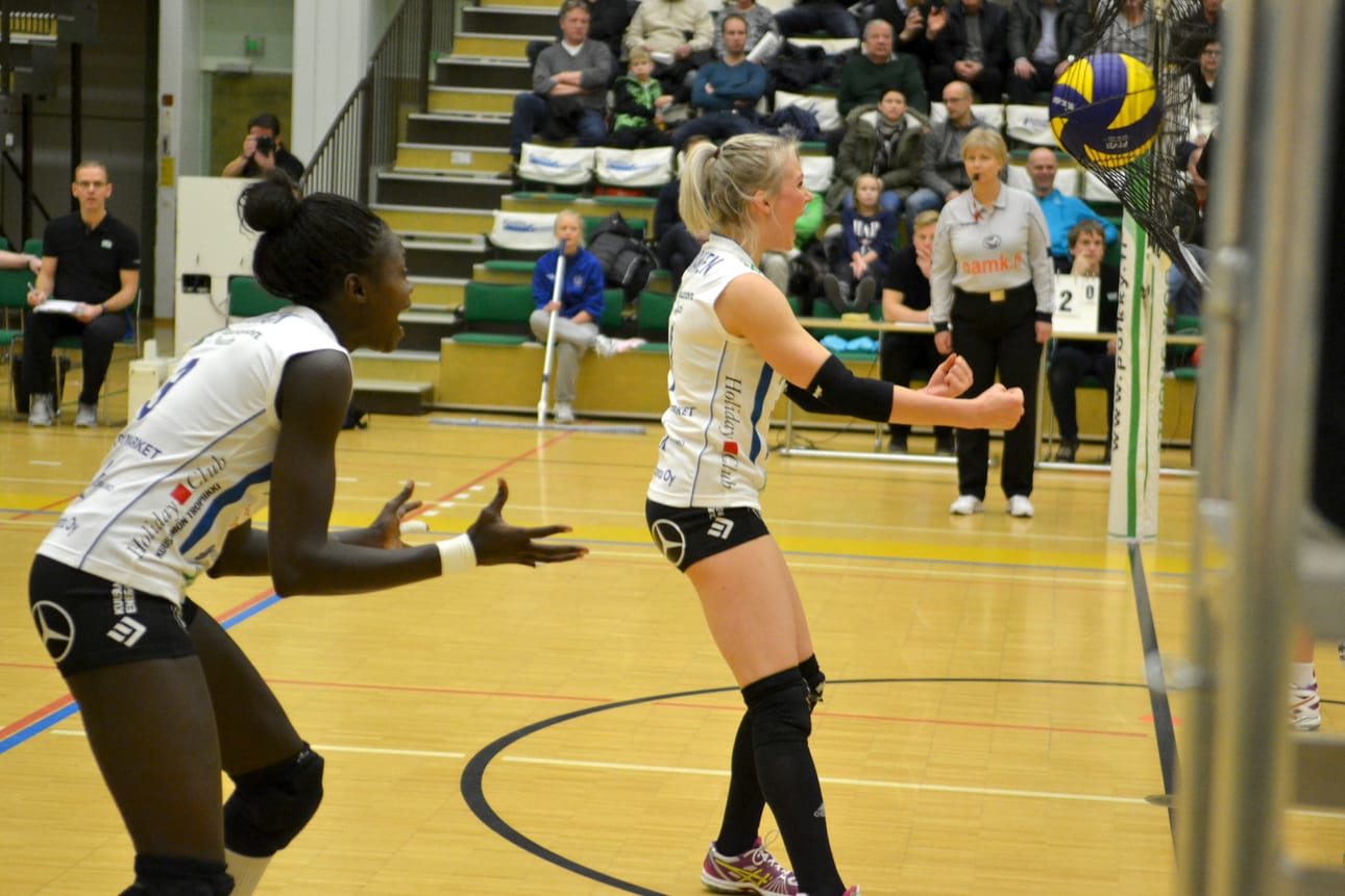 Pölkky Kuusamo nappasi kolmannen peräkkäisen voiton, kun joukkue kukisti Kuortaneen 3-1. Iida Paanasella ja Fatou Diouckilla oli aihetta tuuletukseen myös ottelun toisessa erässä, joka lopulta kuitenkin kääntyi vierailijoille.