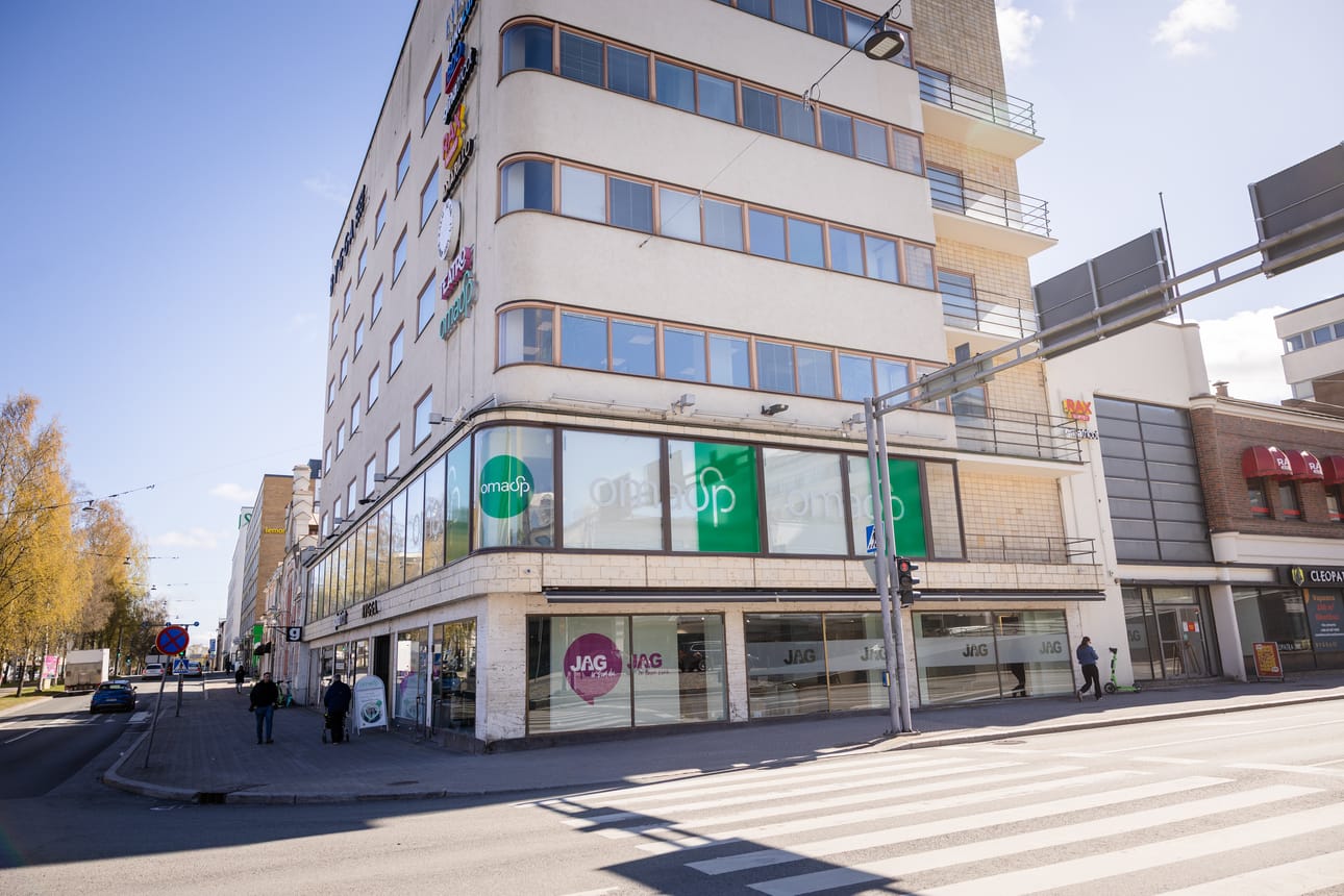 Katutason toimitila vilkkaiden puistikoiden risteyksessä on uudessa käytössä.
