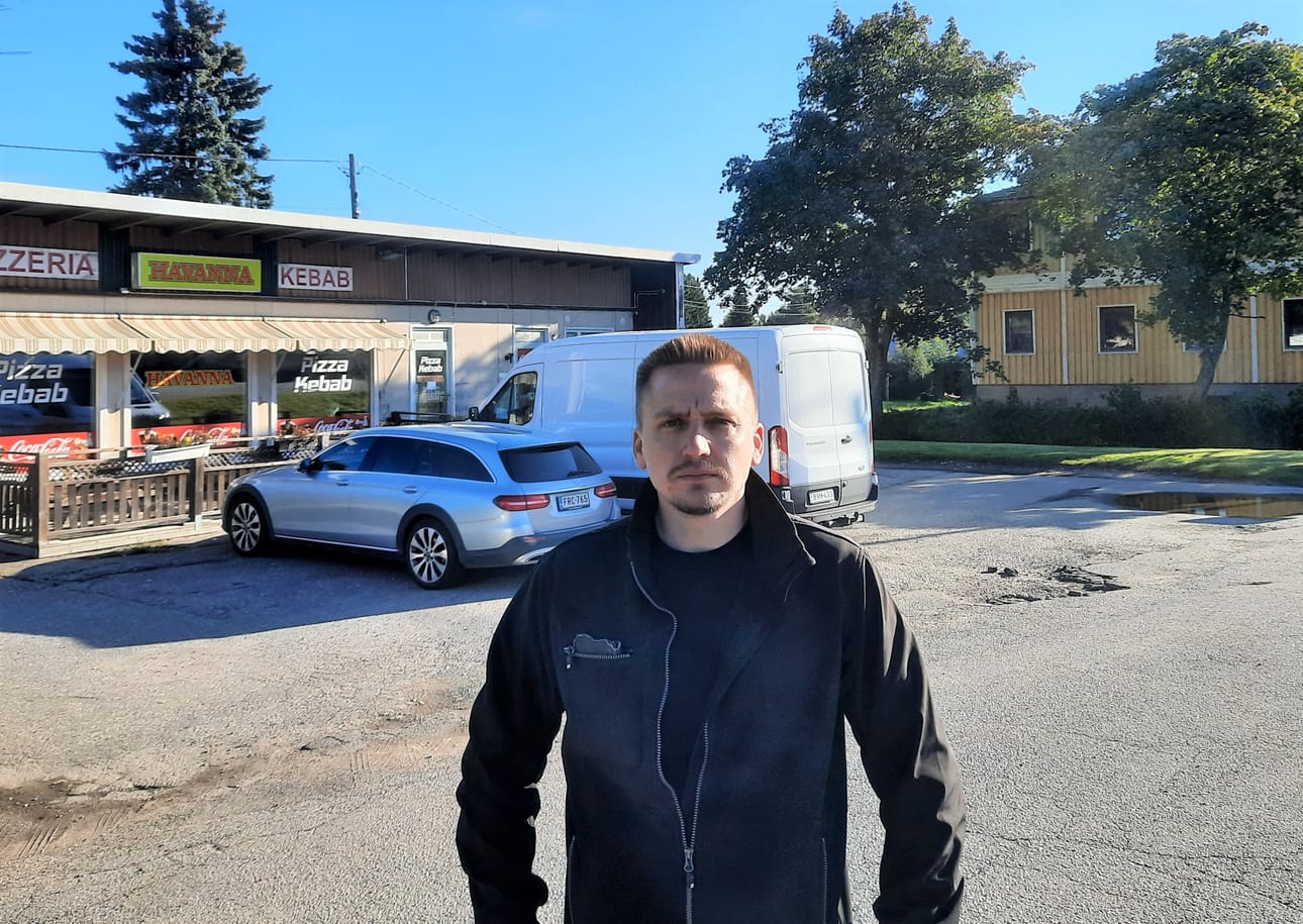 Lapväärtin ydinkeskustassa sijaitseva liikerakennus siirtyi Tony Bergströmin omistukseen. Kuva: Tauno Riihiluoma