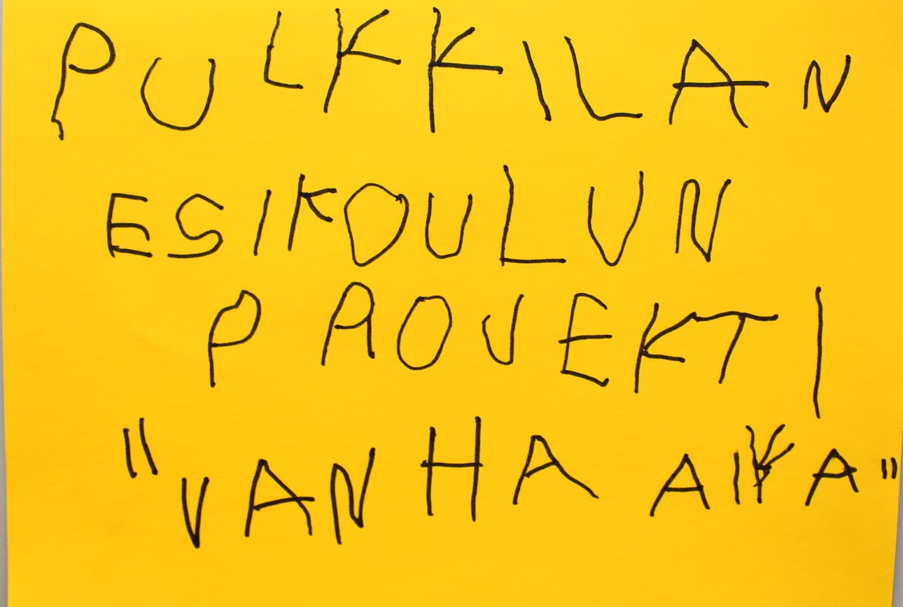 Vanha aika-projektityö on esillä Pulkkilan kirjastossa marraskuun loppuun.