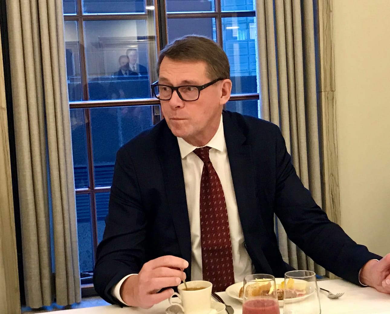Puhemies Matti Vanhanen seuraa hallitustilanteen kehittymistä eduskunnassa. Hän on varovainen arvioimaan, miten tilanne kehittyy tämän päivän aikana.