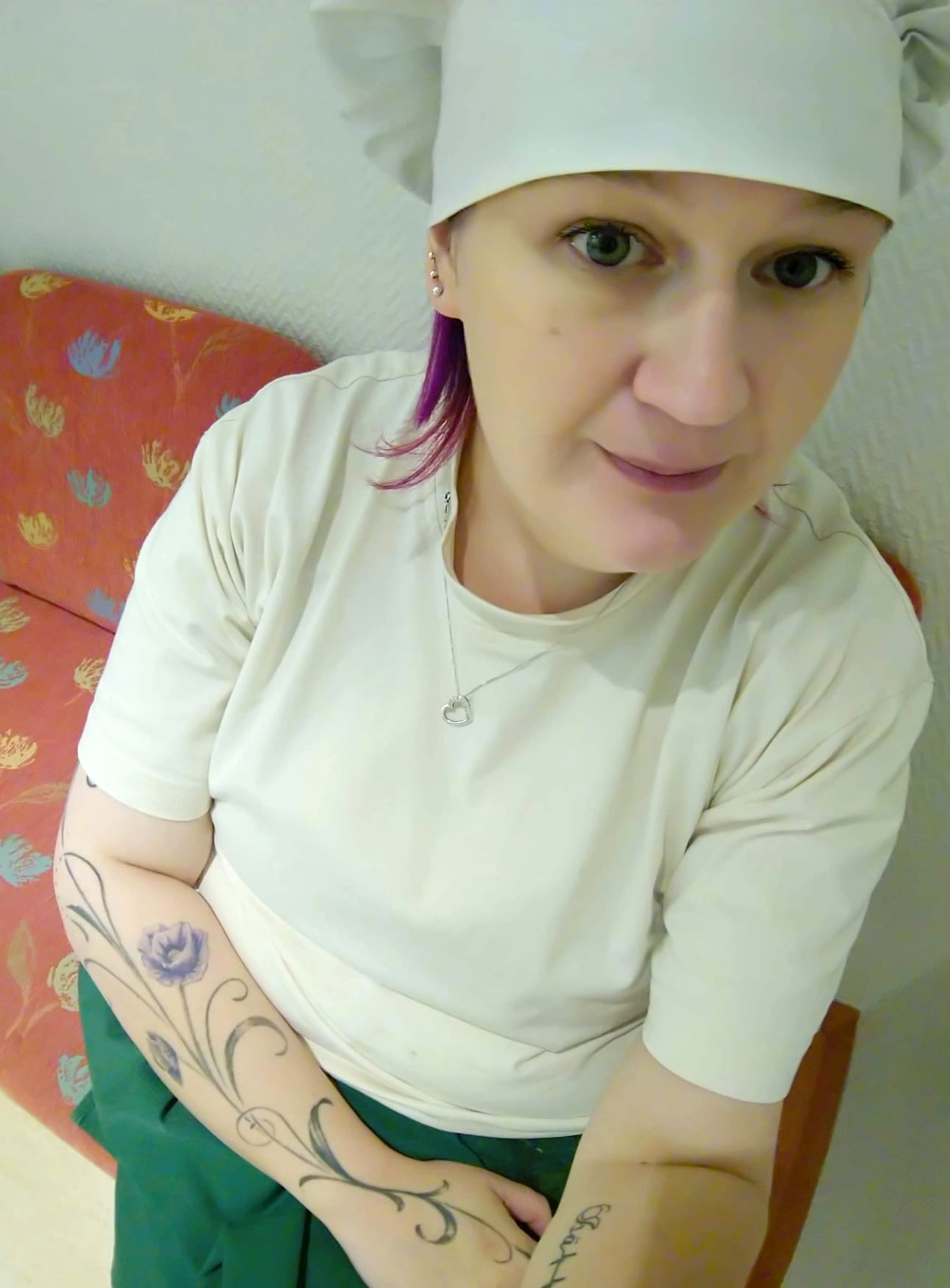Kylmäsen Rantsilan myymälässä työskennellyt Tiina Hammar on lähtenyt opiskelemaan leipuri-kondiittoriksi. Selfiessä ikuistettuna Tiina Hammar lokakuussa kisa-aamuna. Hammar jakoi kolmannen sijan Jedun leipuri-kondiittorien välisessä ammattitaitokisassa.