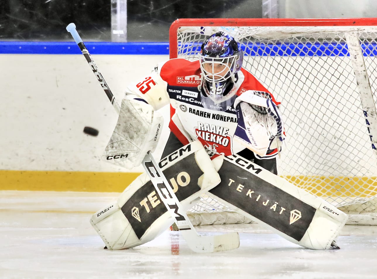 Raahe-Kiekon maalivahti Miska Olander oli täystyöllistetty sunnuntain ottelussa Lapuan Virkiä Hockeyta vastaan torjuen 51 laukausta.